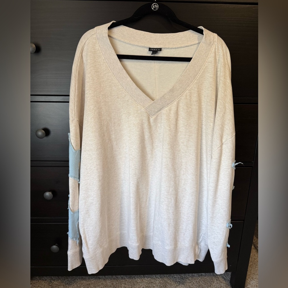 Torrid Cream V-Neck Pullover with Star Details on Sleeve size 3